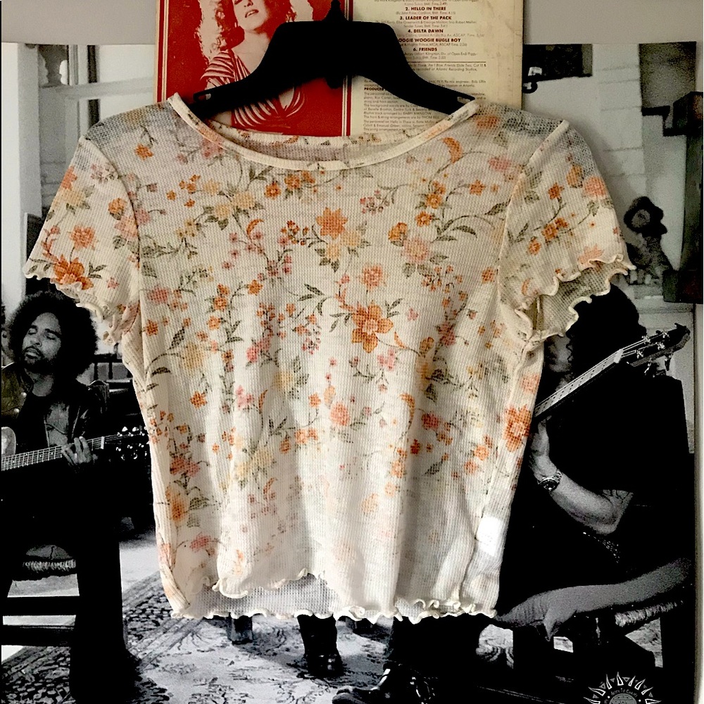 size Small American eagle cropped ruffled shirt